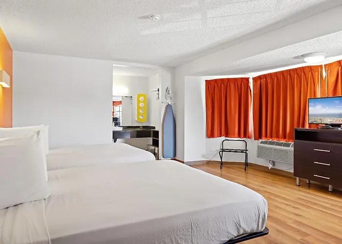 Motel 6-Carlsbad, Ca - Village